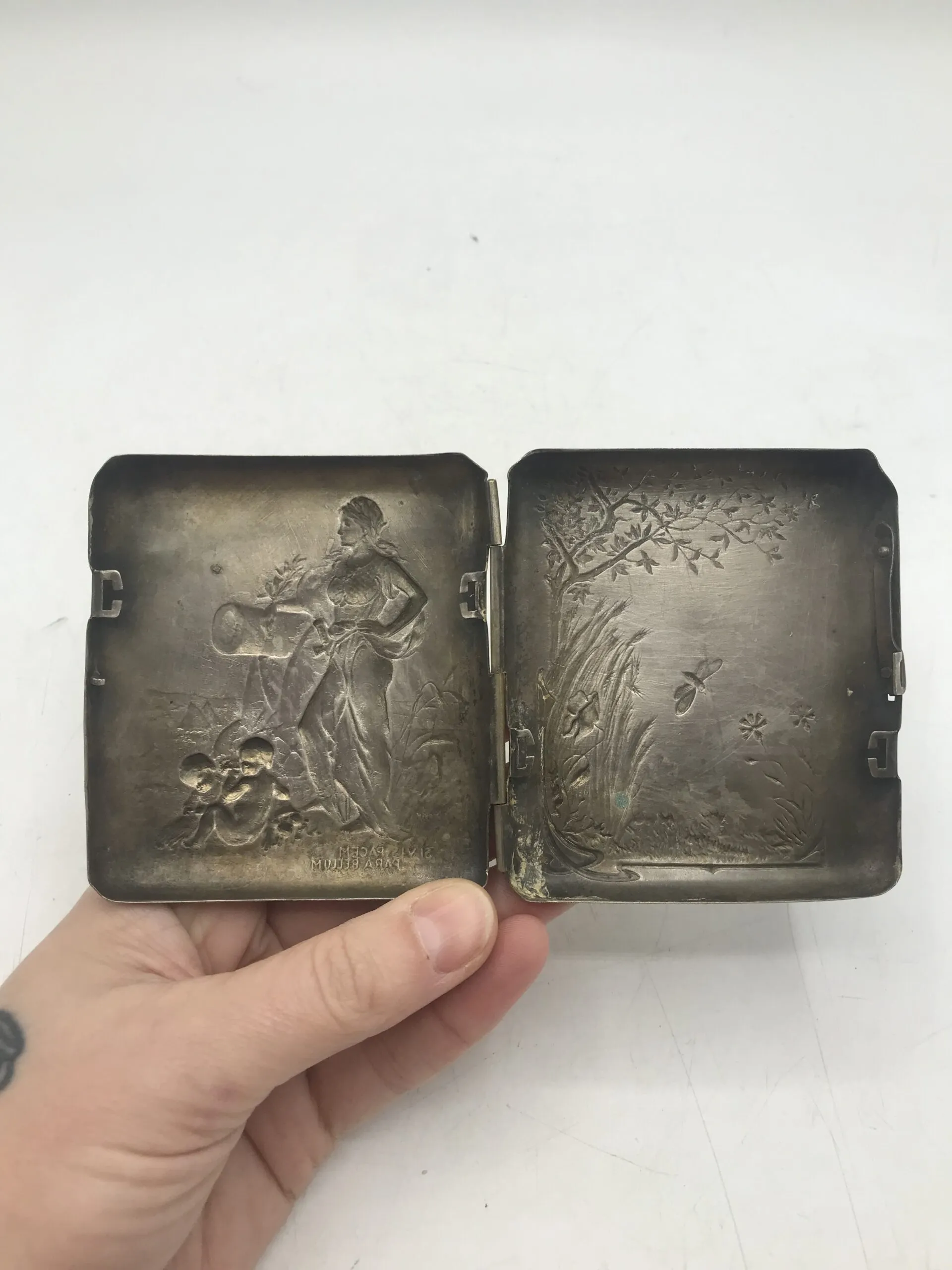 Ancien étui à cigarette vintage - Ressourcerie Histoires Sans Fin
