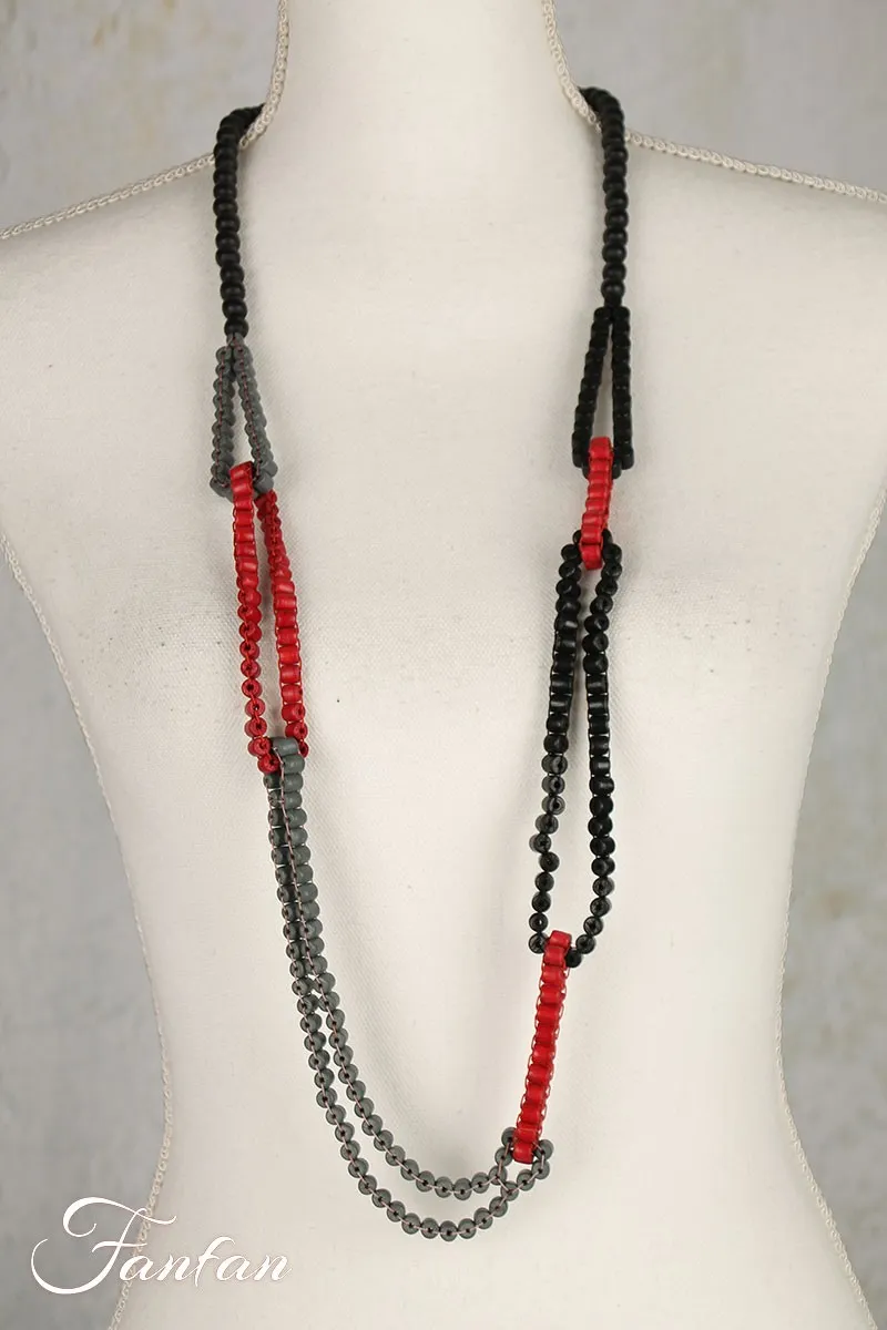 Fanny Fouks Collier sautoir bois noir, gris et rouge