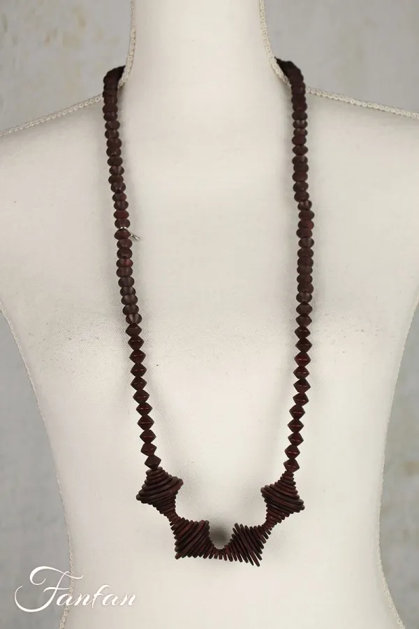 Fanny Fouks Collier sautoir en perles de bambou bordeaux