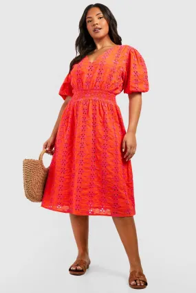 Grande taille - Robe portefeuille brodée