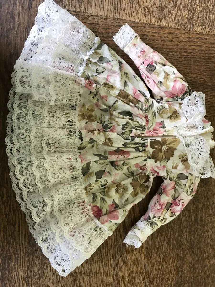 Lot de 5 robes de poupées vintage