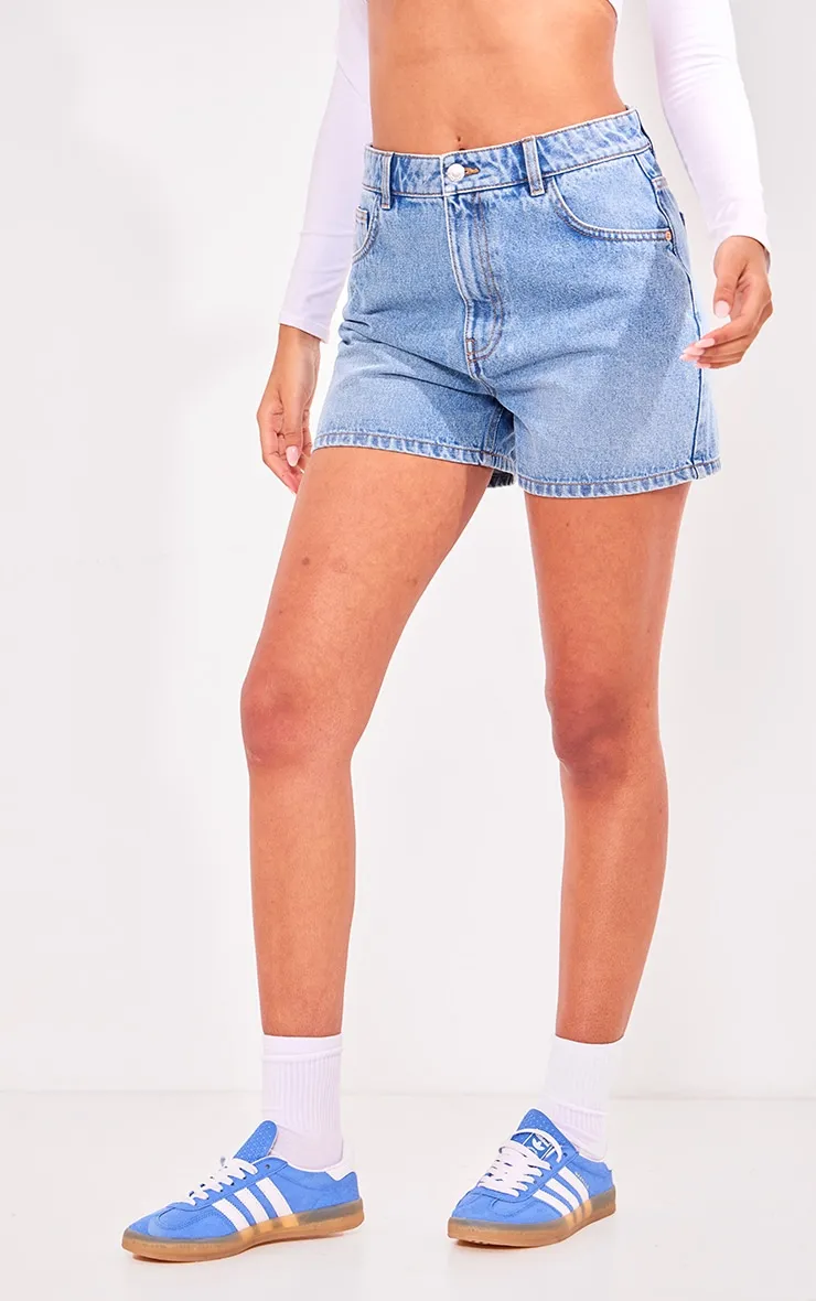 PRETTYLITTLETHING Tall Short mom en jean délavage vintage moyen