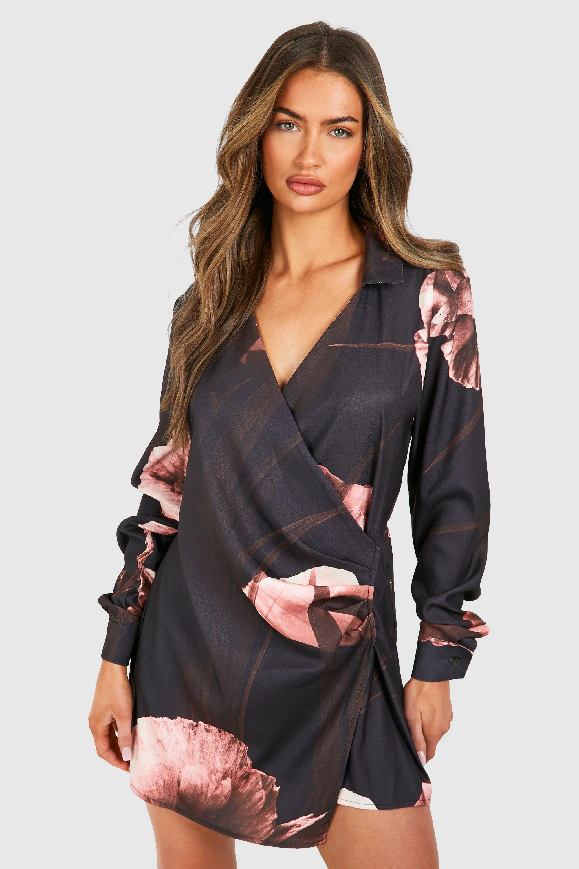 Robe chemise satinée fleurie