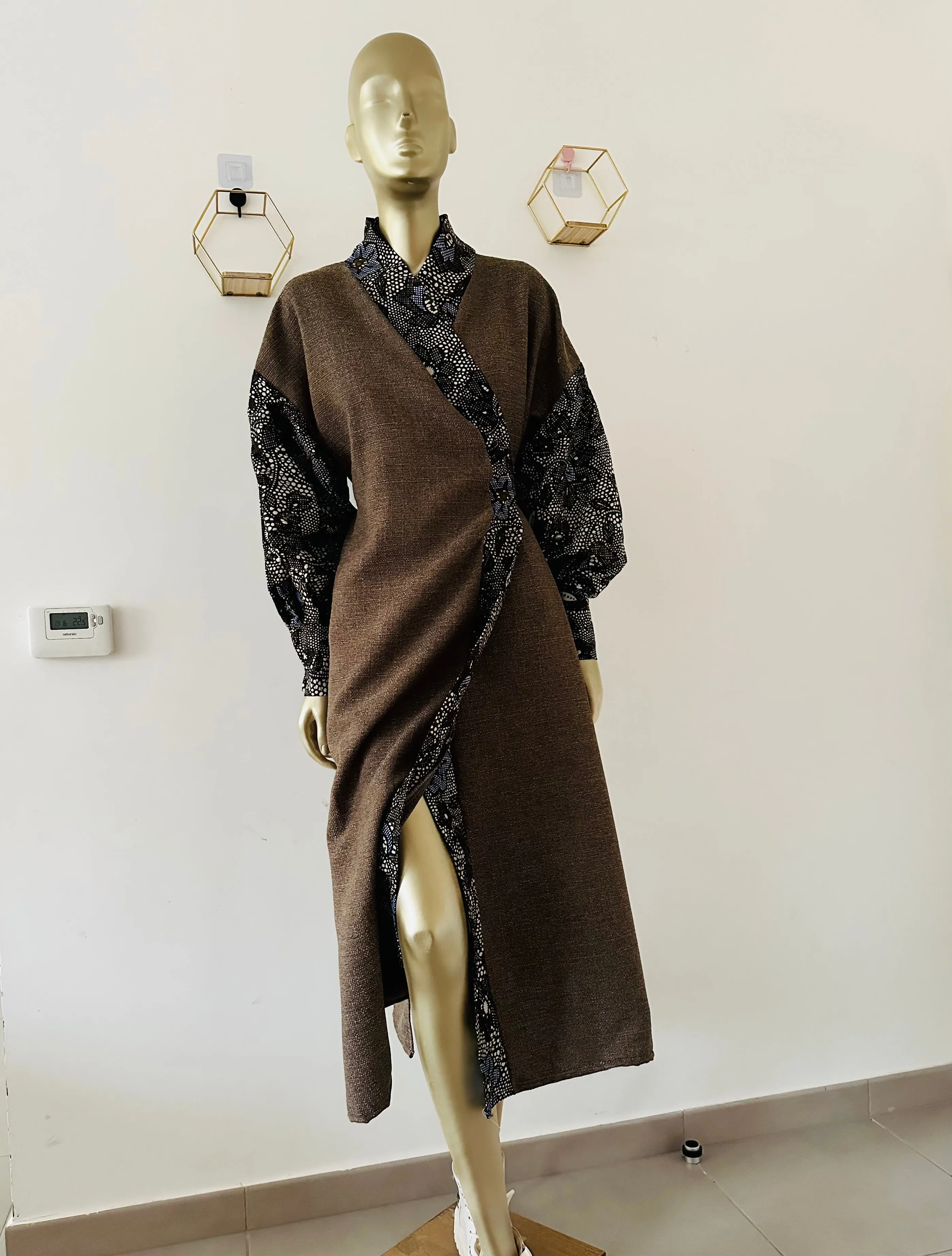 Robe Kimono en Tweed et Wax - Robe d’hiver portefeuille mi longue  - Brun