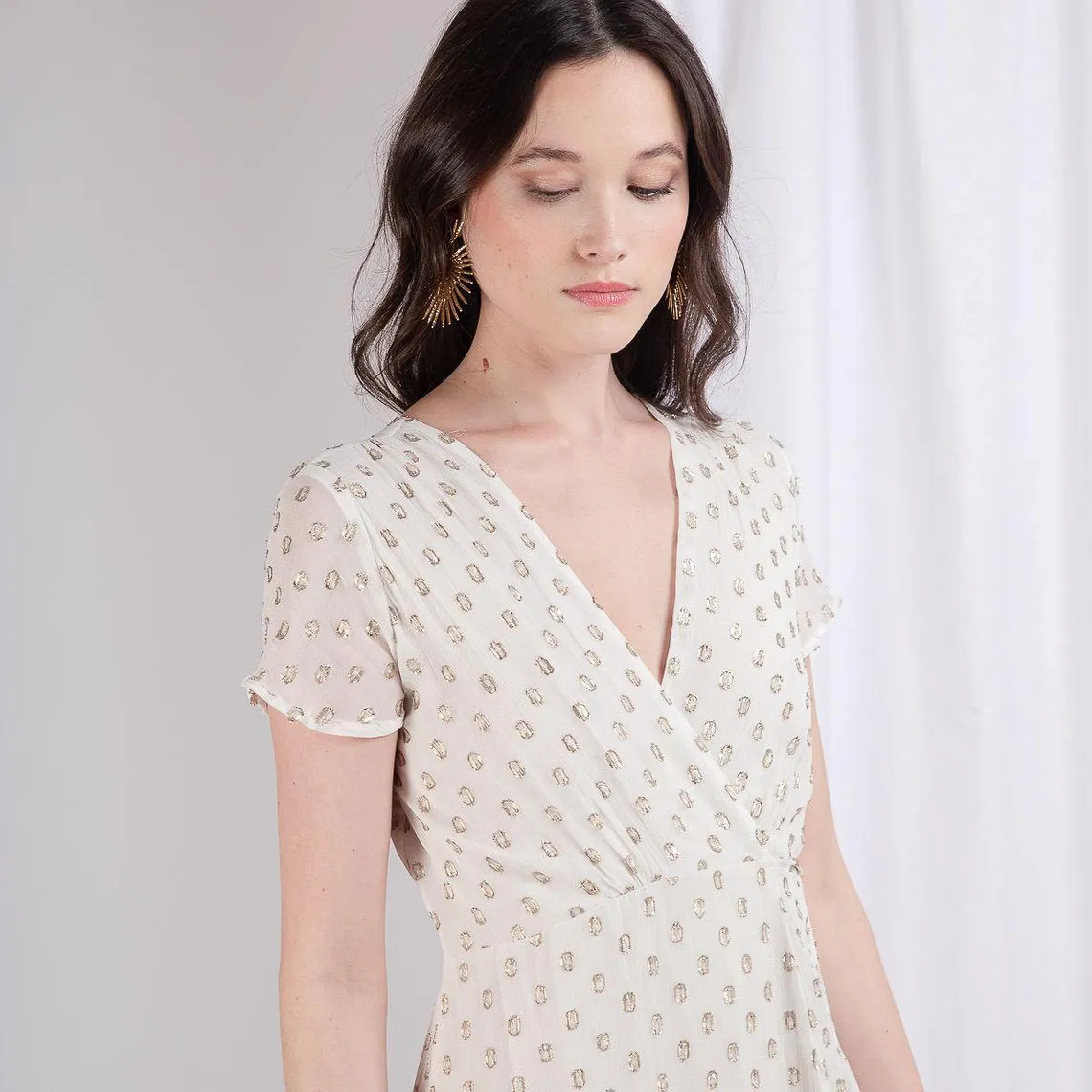 Robe portefeuille à pois doré Marina en viscose blanc | 3 Suisses