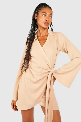 Robe portefeuille courte nouée à la taille