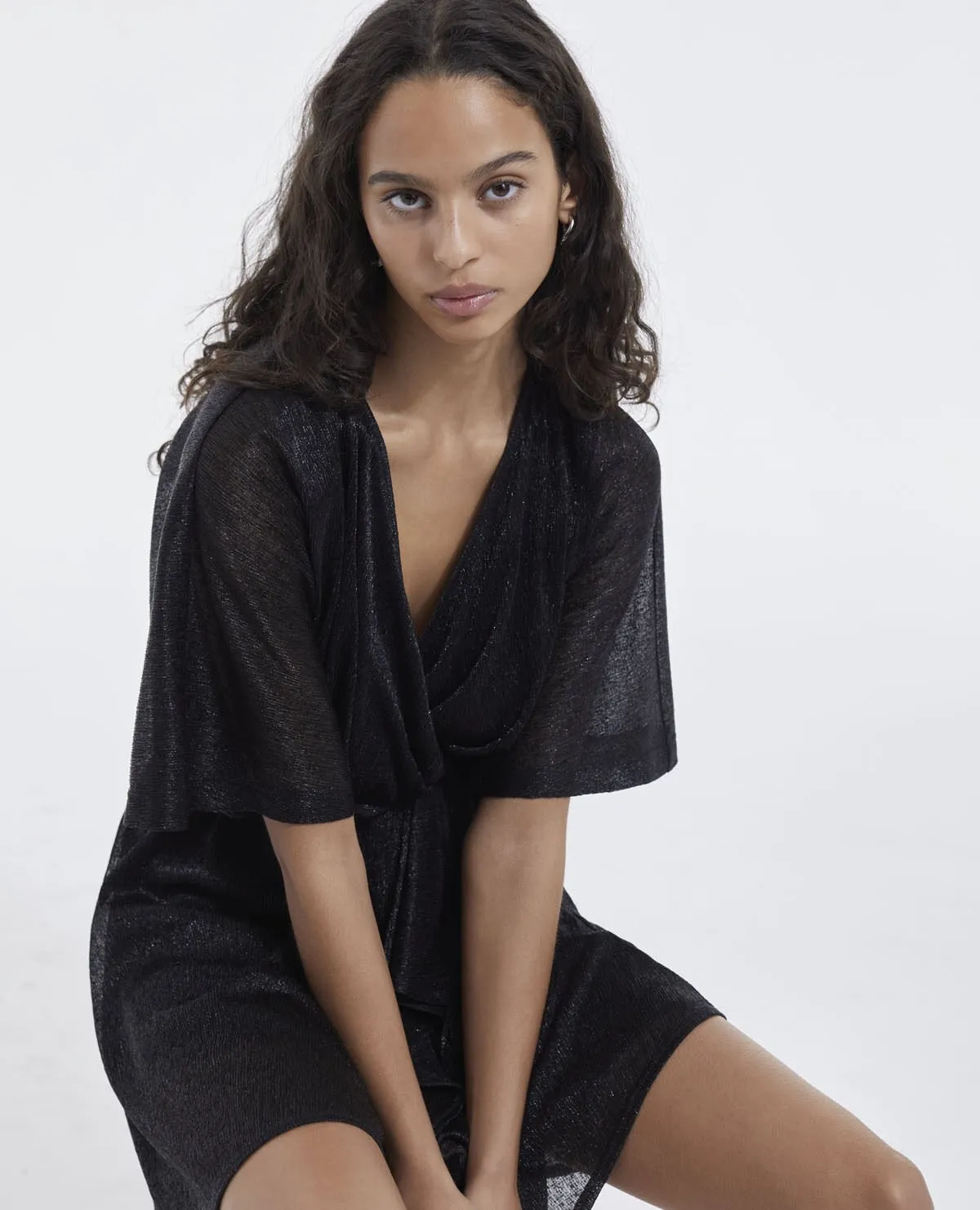 Robe portefeuille noire à détail drapé