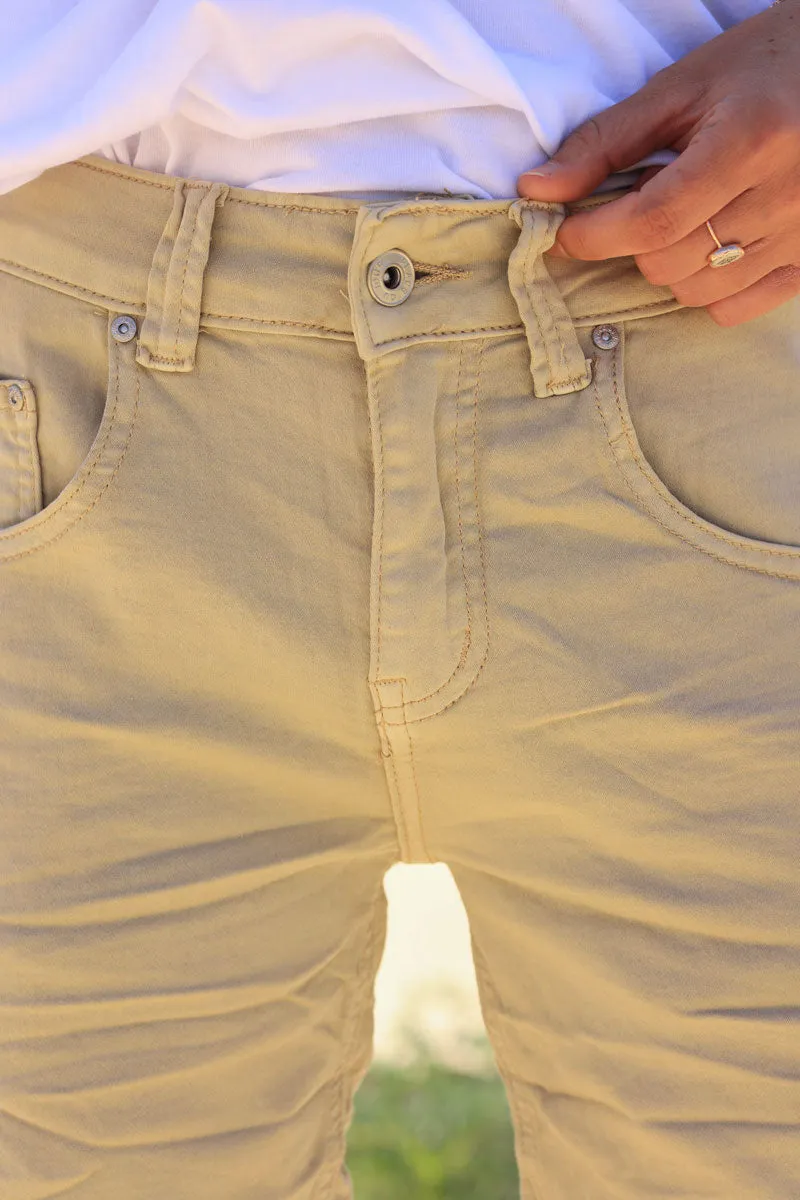 Short basique beige stretch et confort